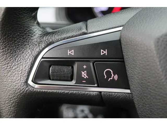 SEAT Arona 1.0 TSI Style Business Intense 2019 Benzine 32