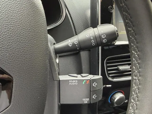 Renault Clio Estate 0.9 TCe Limited 2018 Benzine 24