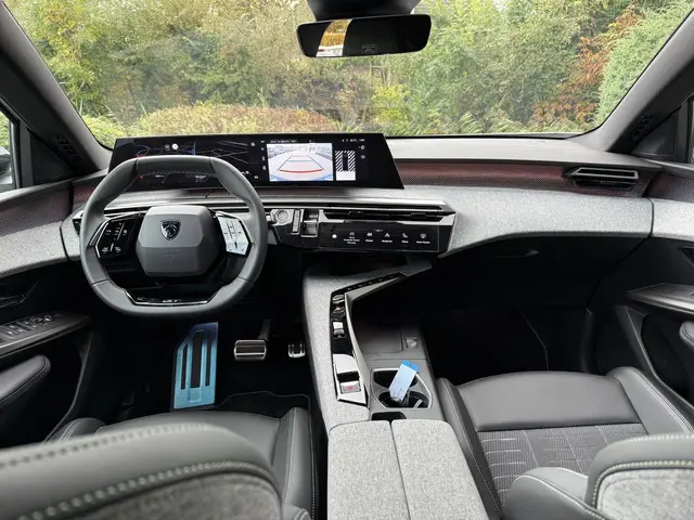 Peugeot 3008 1.2 Hybrid 145 GT 2025 Hybride Benzine 6