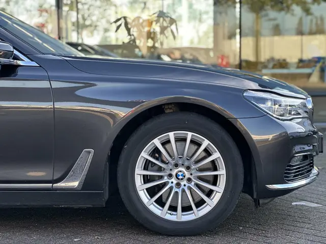 BMW 7 Serie 750i xDrive High Executive 2016 Benzine 23