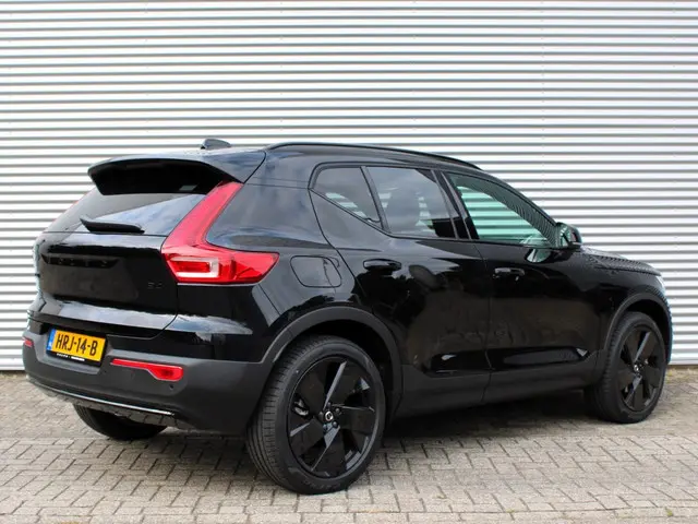 Volvo XC40 2.0 B4 Plus Black Edition 2025 Benzine 2