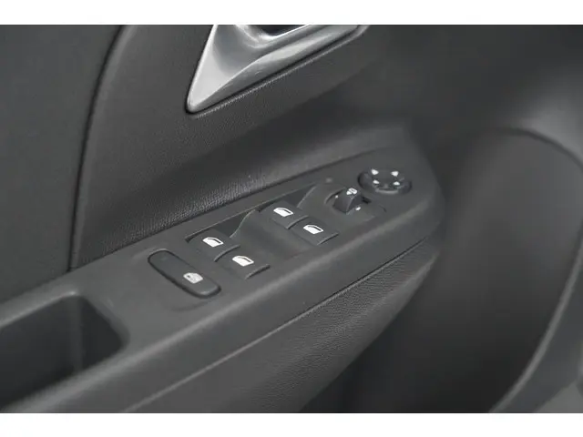 Opel Corsa 1.2 Turbo 100 Ultimate 2023 Benzine 24