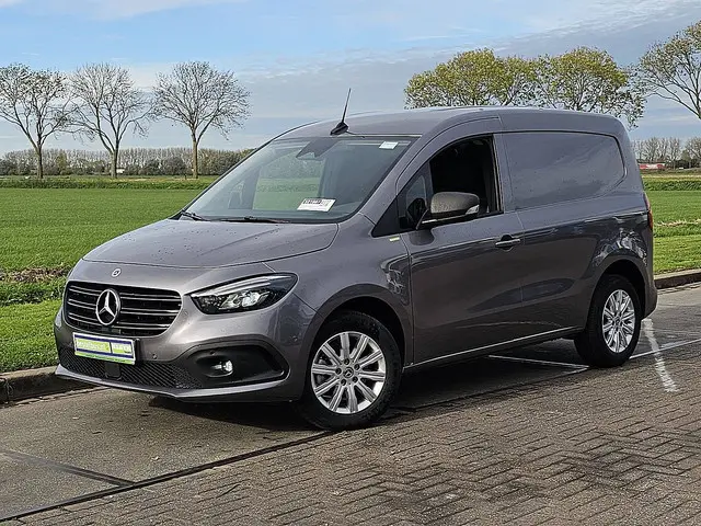 Mercedes-Benz Citan 113 2023 Benzine 2