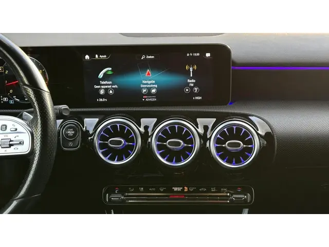 Mercedes-Benz A-Klasse 200 Bns Sol. AMG 2018 Benzine 23