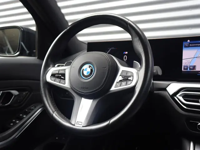 BMW 3 Serie Touring 320e 2023 Hybride Benzine 35