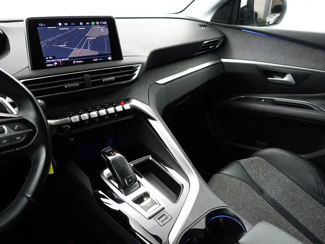 Peugeot 3008 1.2 PureTech Allure Aut- 2019 Benzine 8