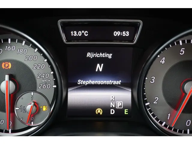 Mercedes-Benz GLA 180 Ambition 2015 Benzine 38