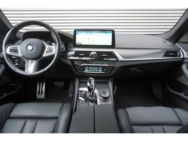 BMW 5 Serie Touring 530e xDrive 2023 Hybride Benzine 13