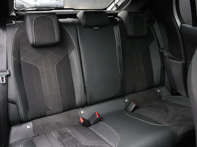 Peugeot 208 1.2 PureTech GT Pack 2021 Benzine 16