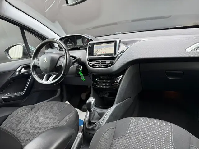Peugeot 208 1.2 PureTech Allure 2018 Benzine 3