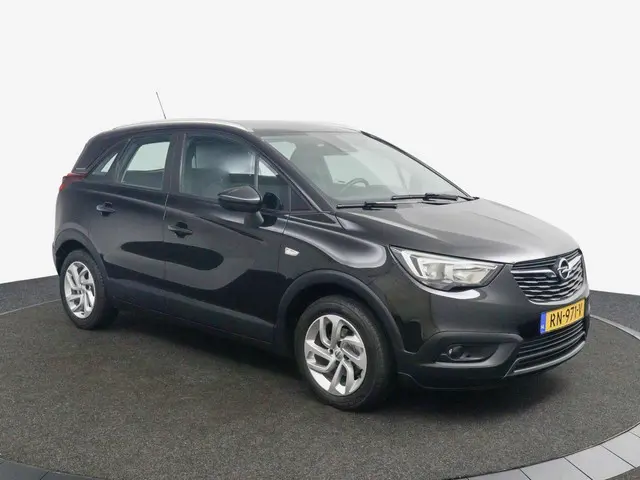Opel Crossland X 1.2 Innovation zwart 2018 Benzine 2