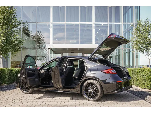 Honda Civic 2.0i e:HEV SPORT 2023 Hybride Benzine 35