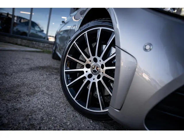 Mercedes-Benz C-Klasse Coupé 300 AMG 2019 Benzine 9