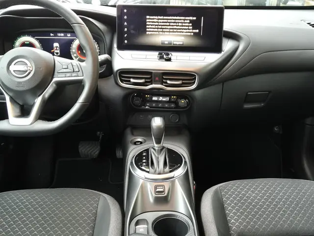 Nissan Juke 1.6 Hybrid N-Connecta 2024 Hybride Benzine 32