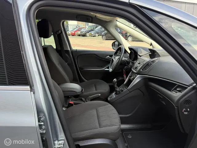 Opel Zafira Tourer 1.4 Cosmo 2013 Benzine 13