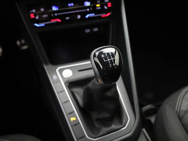 Volkswagen Polo 1.0 TSI 95pk R-Line 2023 Benzine 13
