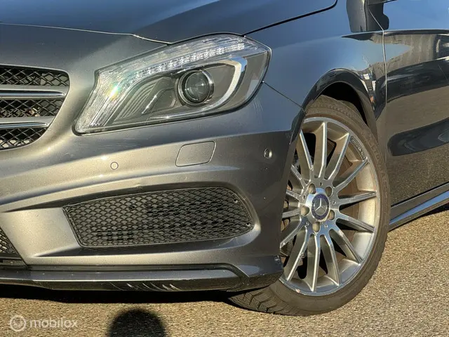 Mercedes-Benz A-Klasse 180 Benzine Automaat 2013 Benzine 2