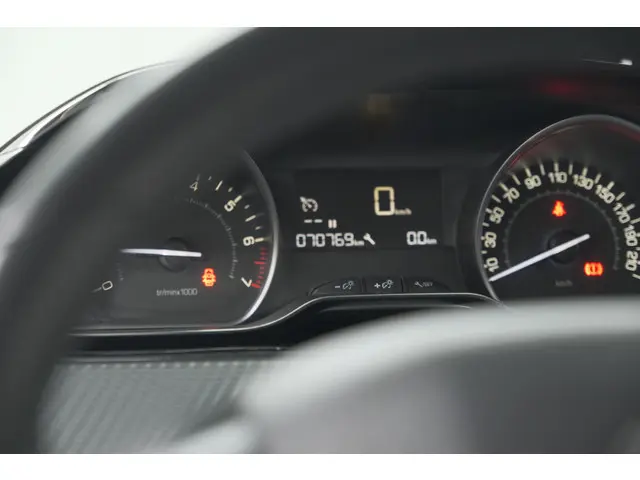 Peugeot 208 PureTech 82 Signature 2019 Benzine 38