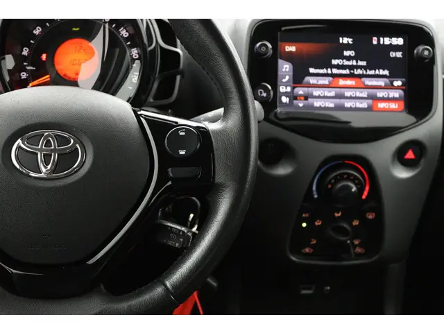 Toyota Aygo 1.0 VVT-i x-play 2022 Benzine 21