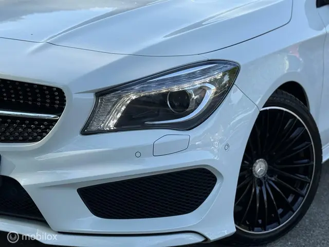 Mercedes-Benz CLA Shooting Brake 180 2015 Benzine 26