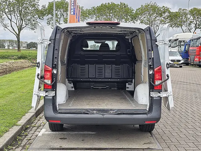 Mercedes-Benz eVito 112 2022 Elektrisch 14