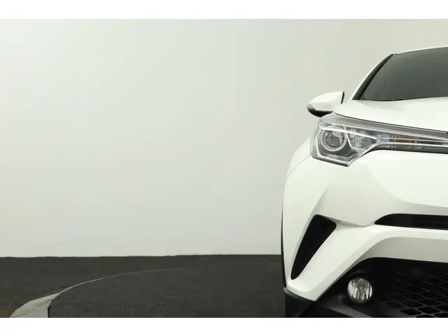 Toyota C-HR 1.8 Hybrid Dynamic 2019 Hybride Benzine 36
