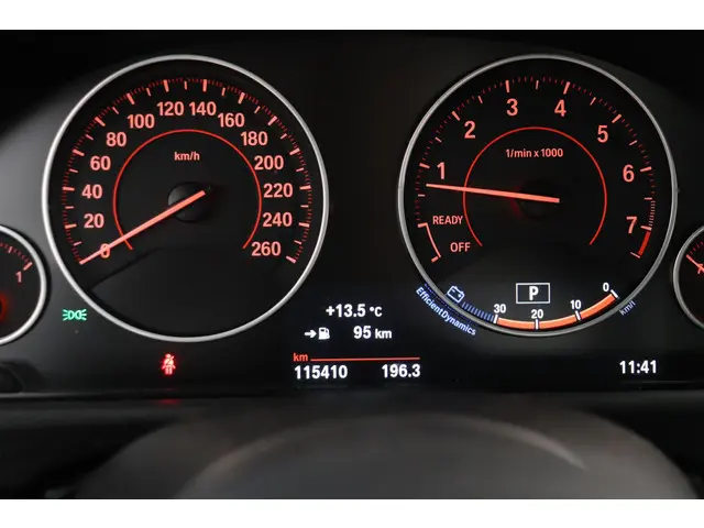 BMW 3 Serie 320i Centennial High Executive 2016 Benzine 4