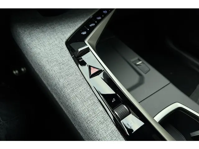 Peugeot 3008 1.2 Hybrid 136 GT 2025 Hybride Benzine 32