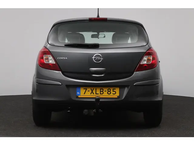 Opel Corsa 1.2-16V Anniversary Edition 2012 Benzine 8