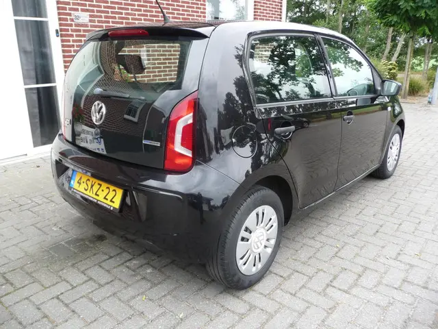 Volkswagen up! 1.0 take up! BlueMotion 2013 Benzine 8