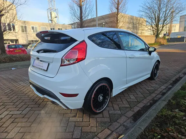 Ford Fiesta 1.6 ST1 134KW 182PK MOOIE AUTO 2014 Benzine 6