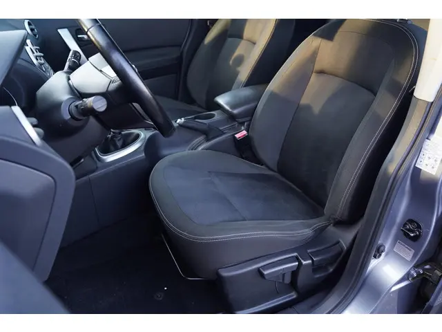 Nissan QASHQAI 2.0 Accenta 4x4 2013 Benzine 32