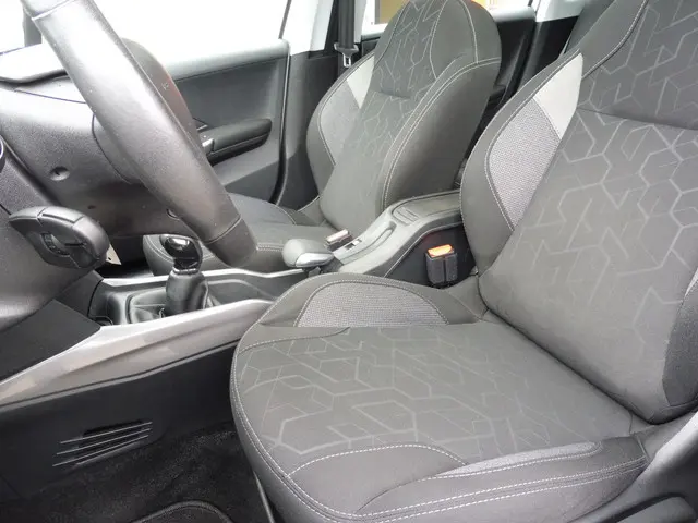 Peugeot 2008 1.2 PureTech Blue Lion 2017 Benzine 4