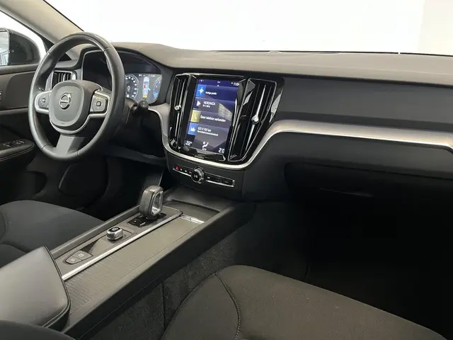 Volvo V60 2.0 B3 Momentum Advantage 2021 Benzine 18