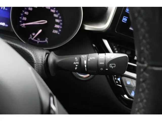 Toyota C-HR 1.8 Hybrid Style 2019 Hybride Benzine 32