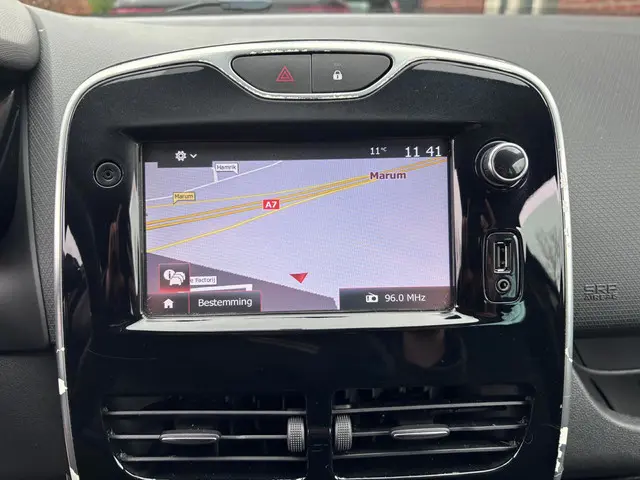 Renault Clio 0.9 TCe Eco2 Limited 2016 Benzine 34