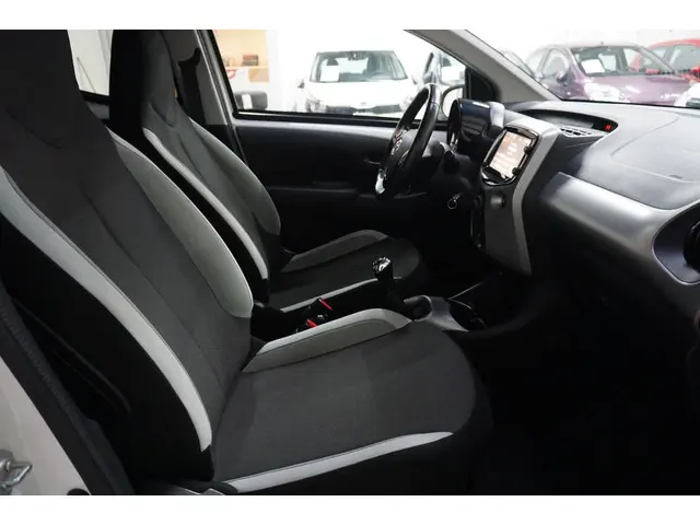 Toyota Aygo 1.0 VVT-i x-sport 2016 Benzine 32