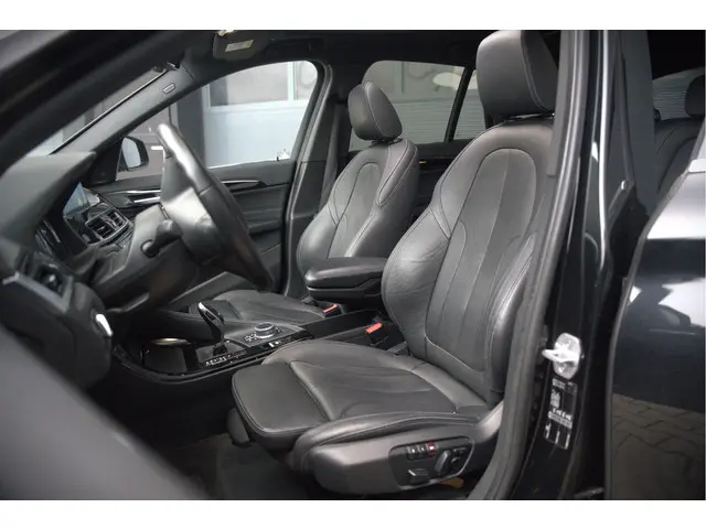 BMW X1 sDrive18i High Executive X Line 2018 Benzine 8