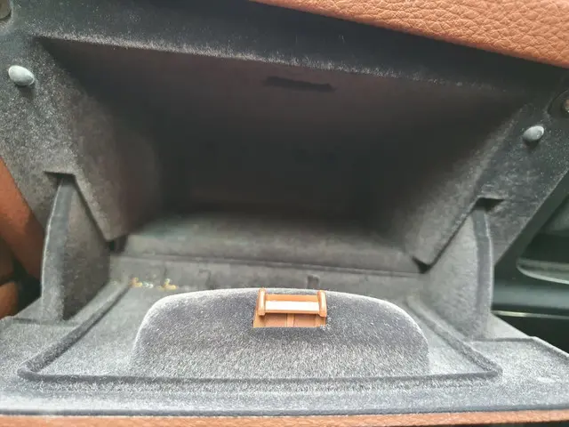 BMW 5 Serie Touring 528xi High Executive 2014 Benzine 24