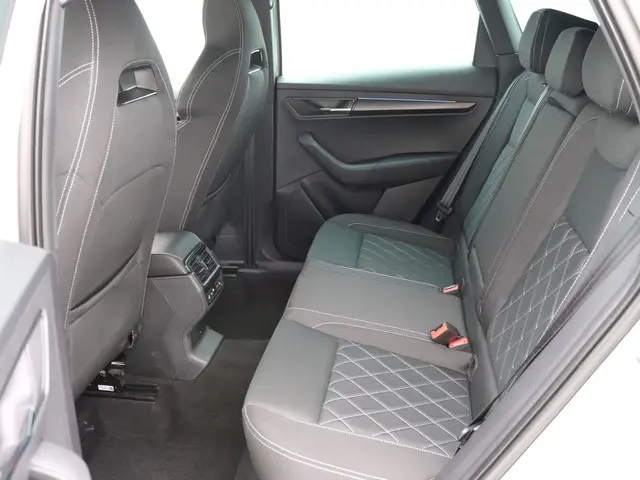 Škoda Karoq 1.5 TSI ACT Sportline Business 2023 Benzine 32
