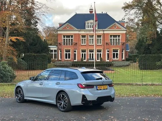 BMW 3 Serie Touring 330e xDrive 2023 Hybride Benzine 8