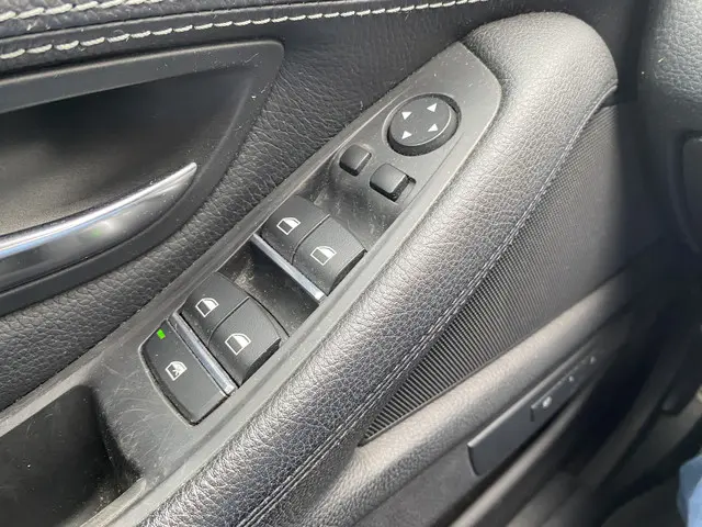 BMW 5 Serie 520i High Executive 2015 Benzine 24