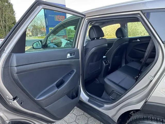 Hyundai Tucson 1.6 GDi i-Motion 2018 Benzine 18
