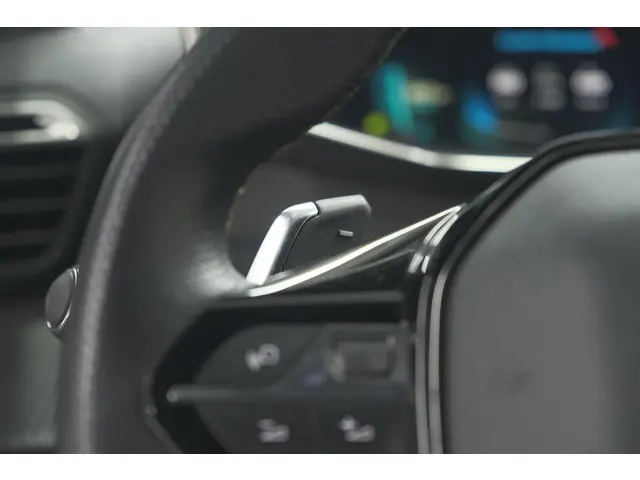 Peugeot 208 PureTech 131 EAT8 GT 2023 Benzine 37