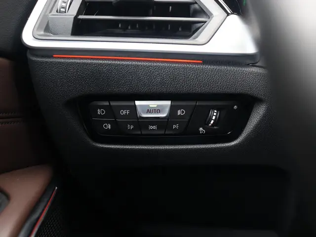 BMW 3 Serie Touring 320i 2022 Benzine 33
