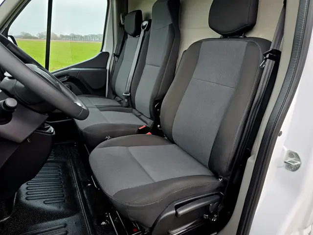 Renault Master T35 2.3 dCi 135 L3 H2 2022 Diesel 18