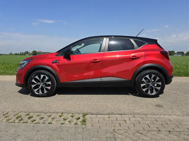 Renault Captur 1.0 TCe 90 techno 2023 Benzine 2