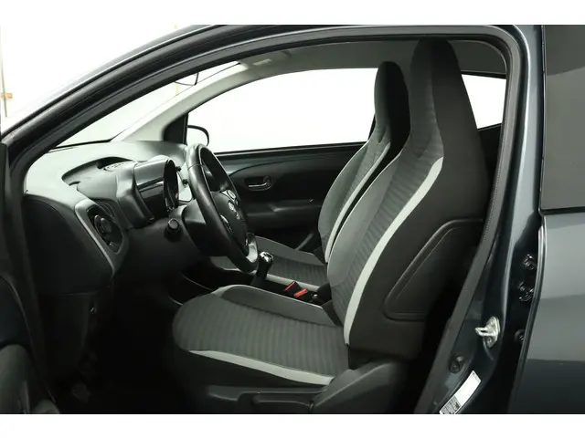 Toyota Aygo 1.0 VVT-i x-play 2019 Benzine 17