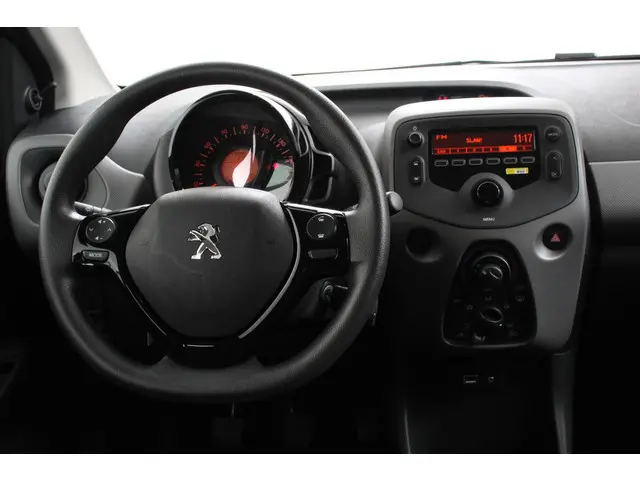 Peugeot 108 1.0 e-VTi Active 2021 Benzine 10