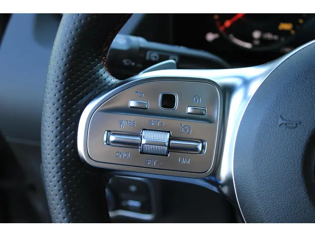 Mercedes-Benz GLA 180 AMG 2022 Benzine 19